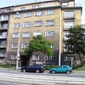 Bytový dům v ulici Koněvova na Žižkově před rekonstrukcí