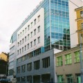 Administrativní budova na křižovatce ulic Šafaříkova a Bělěhradská